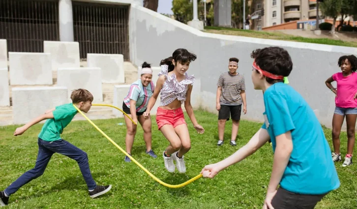 Brincadeira de pular corda