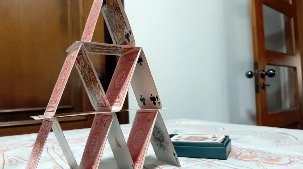 Construção de Castelo de Cartas